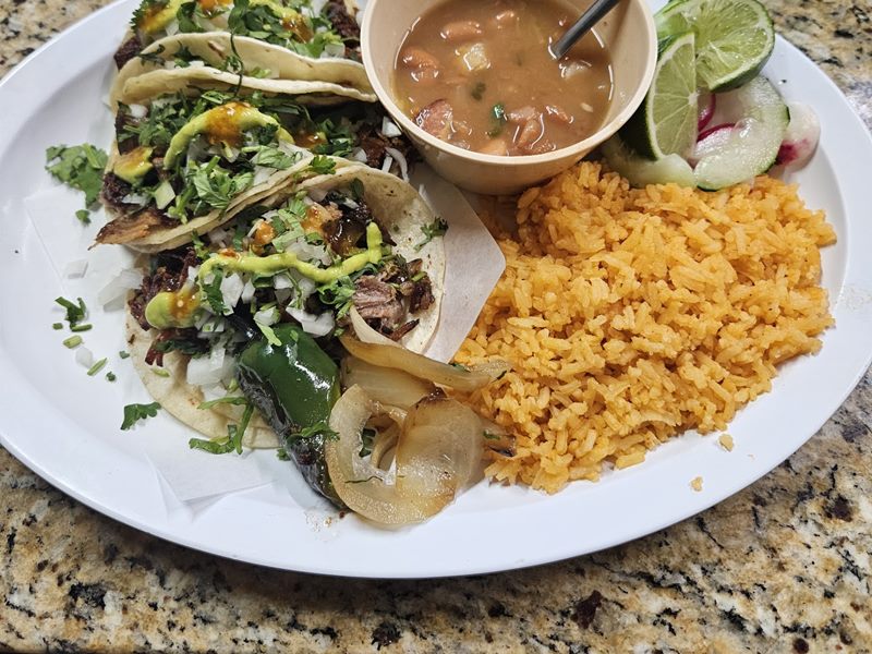La Salsa Mexican Cuisine food